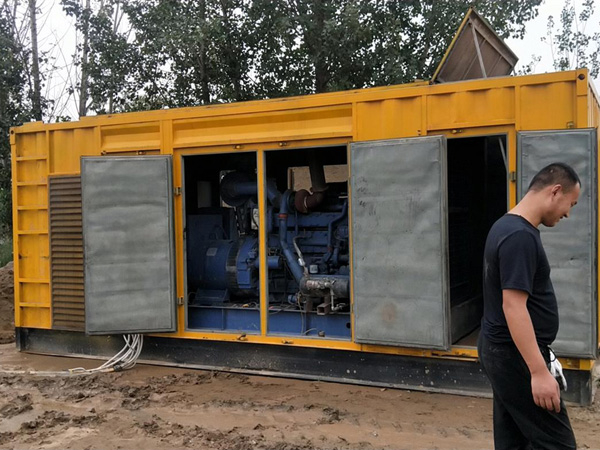 郧西进行柴油发电机组电瓶容量测试时，有哪些注意事项？